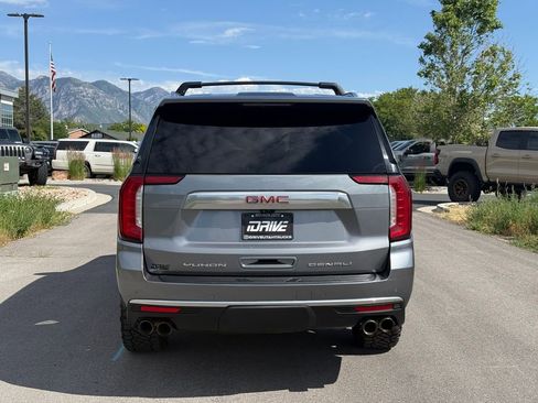 Used 2021 GMC Yukon XL Denali w/ Denali Premium Package AWD/4WD image 11
