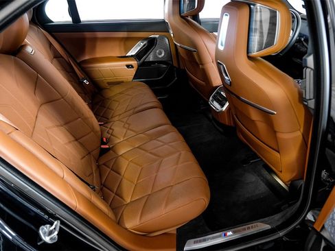 Used 2023 BMW 760i xDrive w/ Executive Package image 36