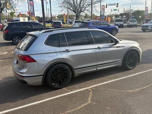 Used 2023 Volkswagen Tiguan SE R-Line image 3