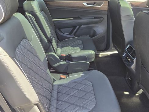 Used 2025 Volkswagen Atlas SEL Premium R-Line image 18