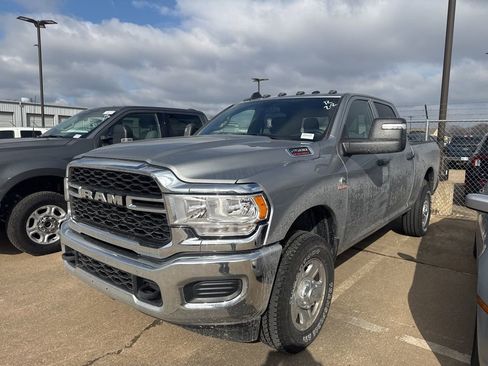 Used 2024 RAM 2500 Tradesman w/ Chrome Appearance Group image 9