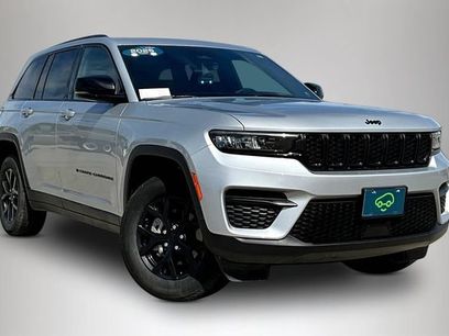 Used 2025 Jeep Grand Cherokee Altitude