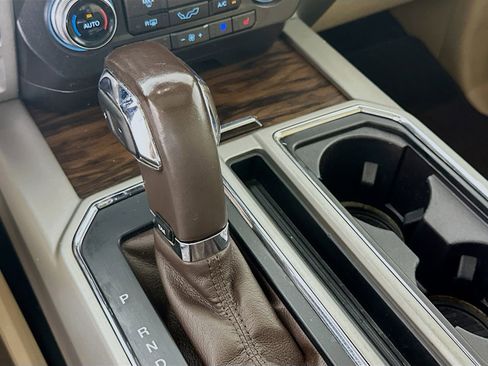 Used 2019 Ford F150 Lariat w/ Equipment Group 502A Luxury AWD/4WD image 18