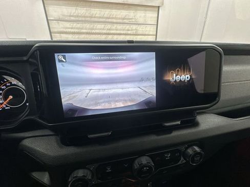 Used 2024 Jeep Gladiator Sport image 23