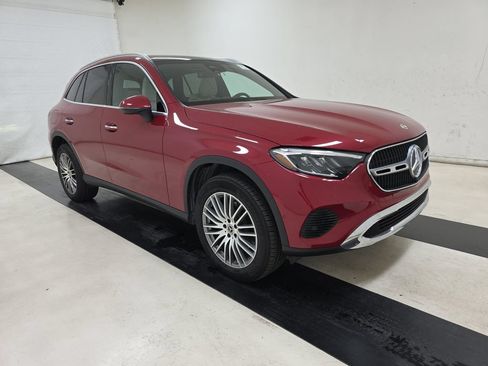 Used 2025 Mercedes-Benz GLC 300 4MATIC image 3