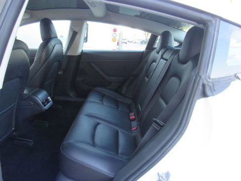 Used 2019 Tesla Model 3 Standard Range image 18