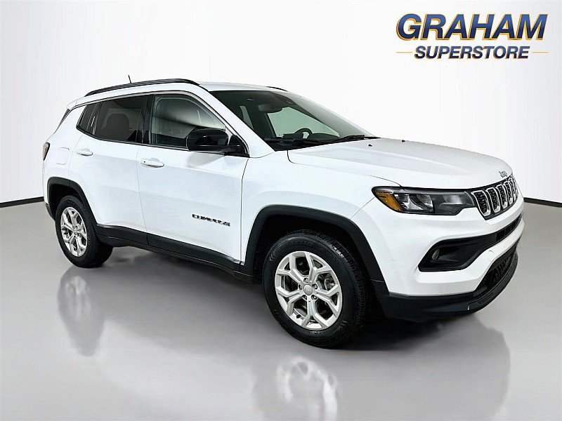Used 2024 Jeep Compass Latitude AWD/4WD image 1