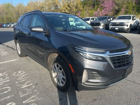 Used 2023 Chevrolet Equinox LT image 3