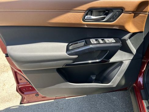 New 2026 Nissan Pathfinder Platinum w/ Lighting Package AWD/4WD image 18