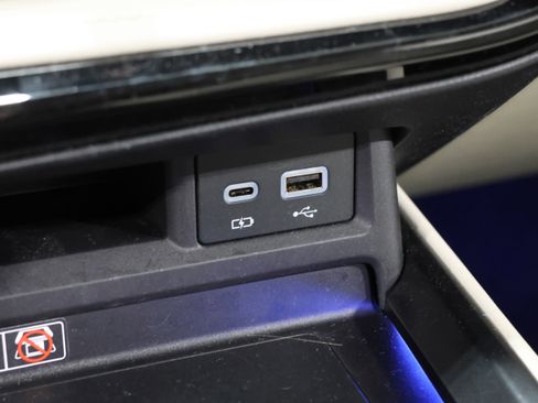 Used 2025 Lexus NX 450h+ AWD w/ Luxury Package image 30