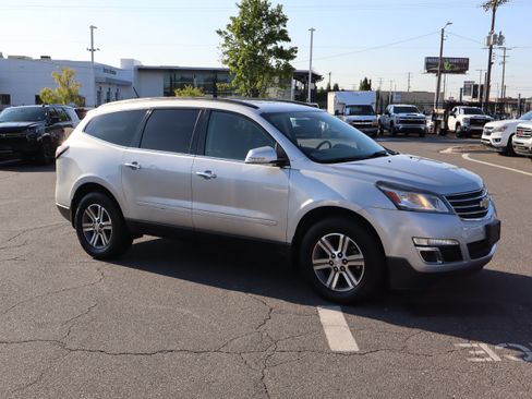 Used 2017 Chevrolet Traverse LT AWD/4WD image 2