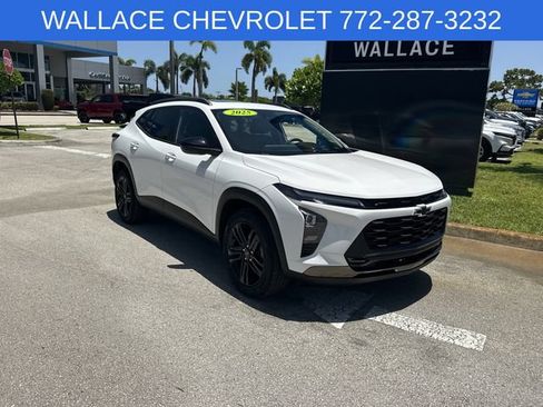 Used 2025 Chevrolet Trax ACTIV w/ Sunroof Package FWD image 5