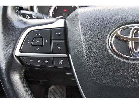 Used 2023 Toyota Highlander XLE FWD image 19