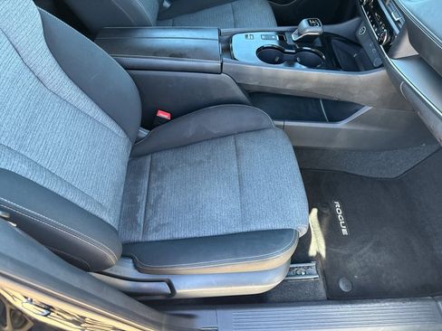 Used 2023 Nissan Rogue SV image 16