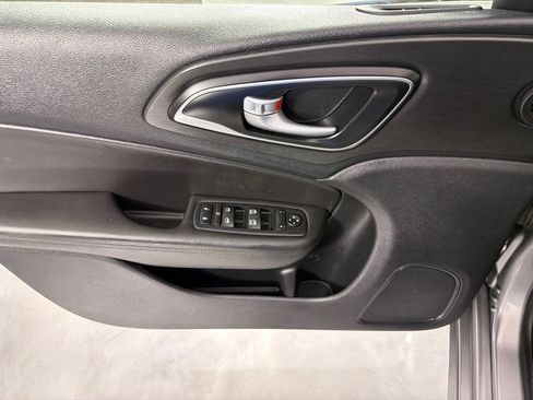 Used 2016 Chrysler 200 Limited FWD image 11
