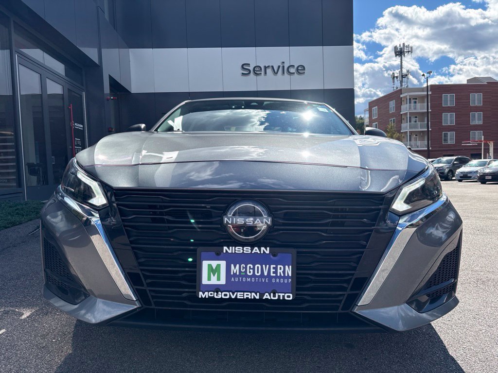 Used 2024 Nissan Altima 2.5 SV AWD/4WD image 3