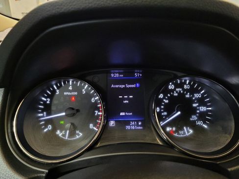 Used 2020 Nissan Rogue SV image 23