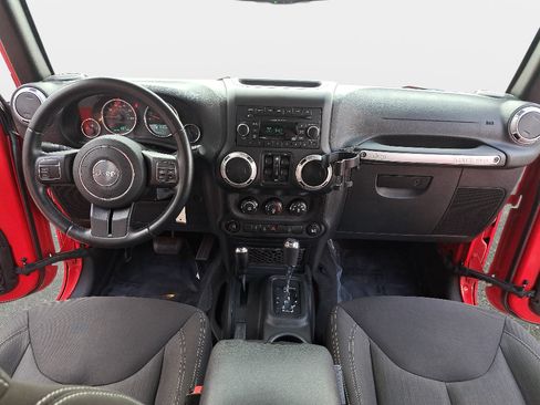 Used 2017 Jeep Wrangler Unlimited Sahara AWD/4WD image 29
