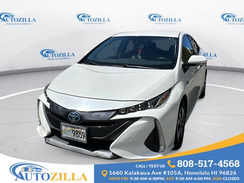 Used 2017 Toyota Prius Prime FWD image 1