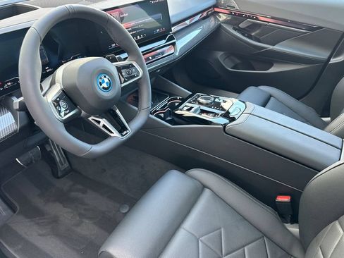 New 2026 BMW 550e xDrive AWD/4WD image 9
