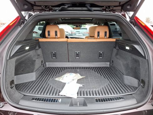 Used 2020 Cadillac XT4 Premium Luxury image 31