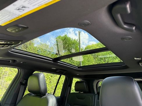 Used 2025 Jeep Grand Cherokee Limited w/ Luxury Tech Group II image 30