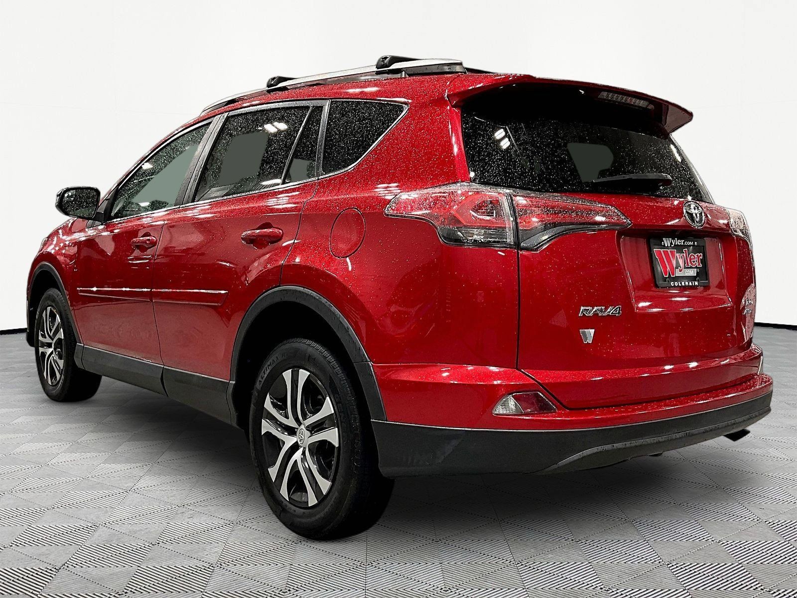 Used 2016 Toyota RAV4 LE AWD/4WD image 4