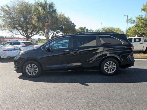 Certified 2024 Toyota Sienna XLE FWD image 8