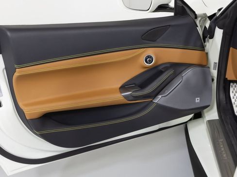 Used 2019 Ferrari Portofino image 29