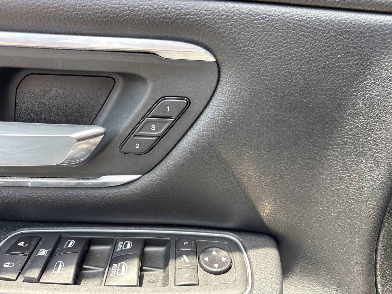 Used 2021 RAM 1500 Laramie AWD/4WD image 18