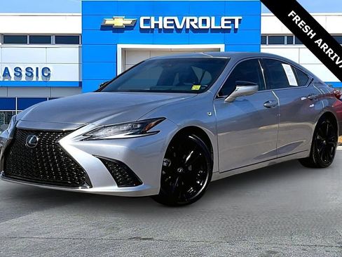 Used 2024 Lexus ES 350 F Sport w/ Accessory Package (Z2) image 3