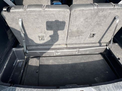 Used 2022 Ford Explorer XLT w/ Equipment Group 202A RWD image 18
