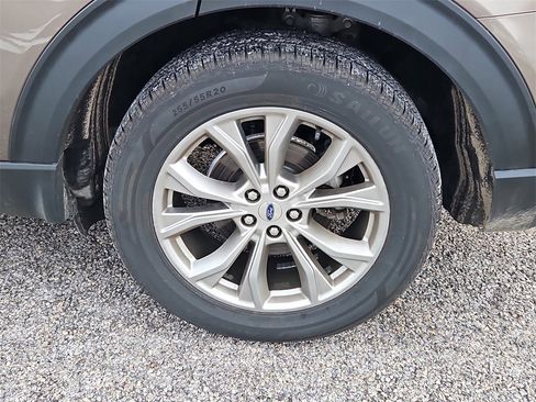 Used 2021 Ford Explorer XLT w/ Equipment Group 202A image 8