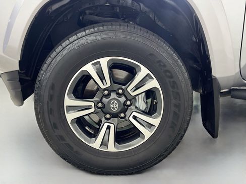 Used 2019 Toyota Tacoma TRD Sport RWD image 14