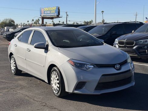 Used 2015 Toyota Corolla LE image 3