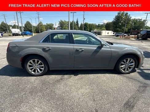 Used 2017 Chrysler 300 Limited w/ Value Package AWD/4WD image 6