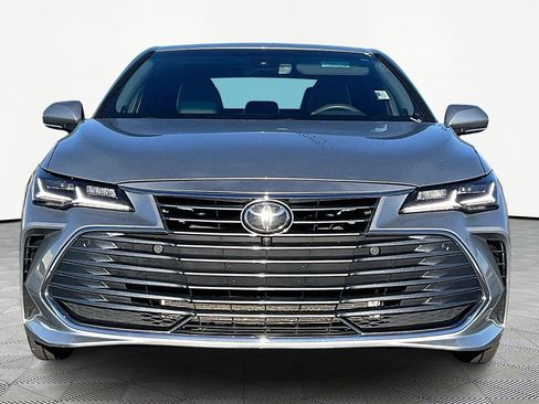 Used 2019 Toyota Avalon Limited image 3
