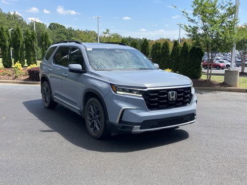Used 2024 Honda Pilot Touring image 2