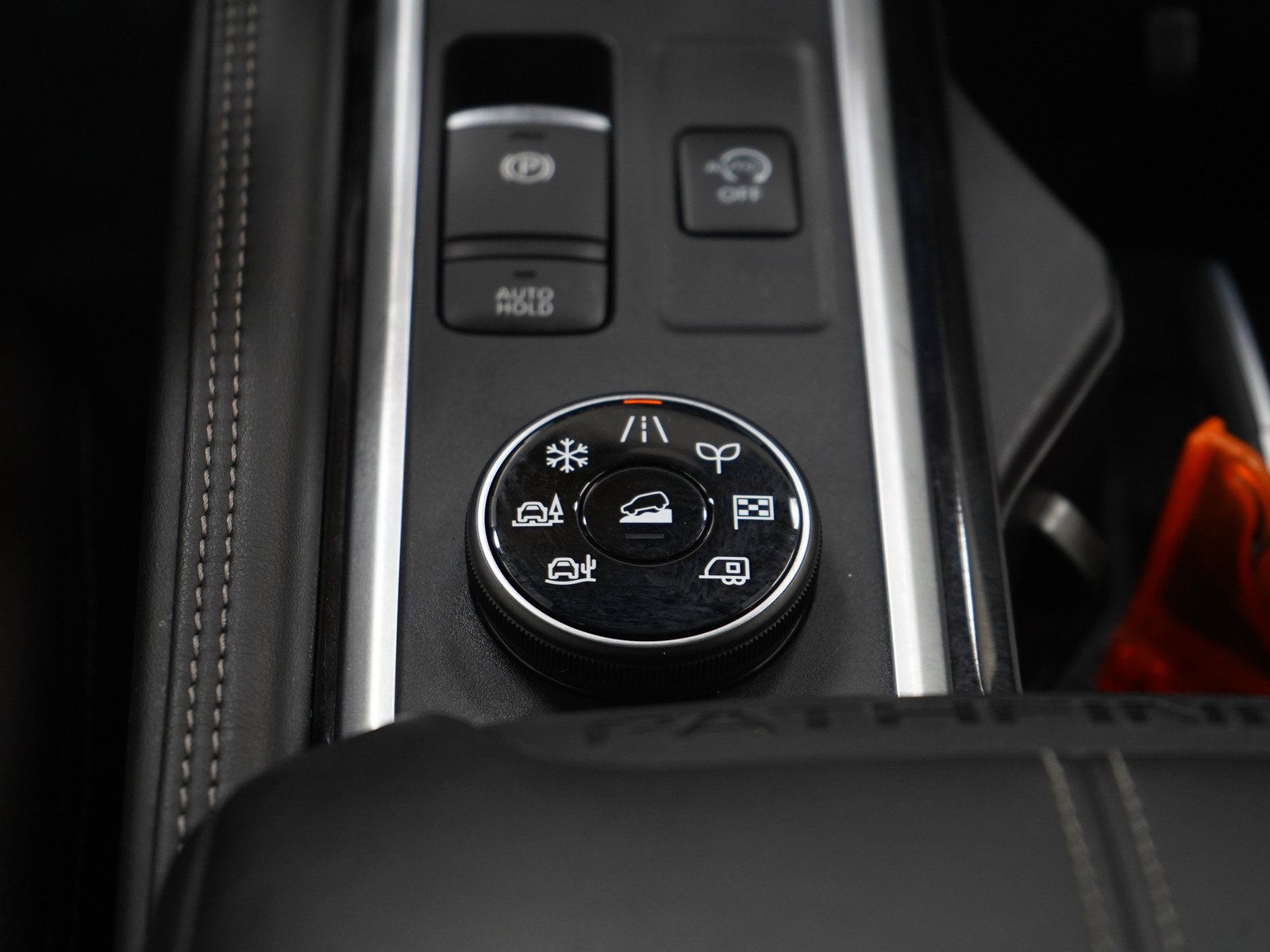 Used 2024 Nissan Pathfinder Platinum AWD/4WD image 25