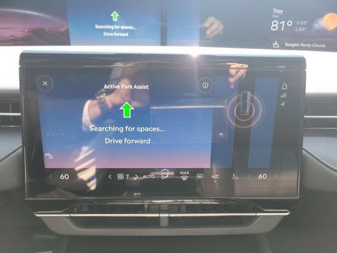 Certified 2024 Lincoln Nautilus Reserve w/ Equipment Group 202A AWD/4WD image 40