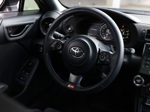 Used 2023 Toyota GR86 RWD image 31