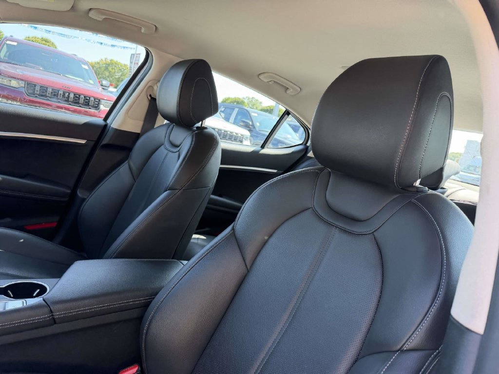 Used 2025 Genesis G70 2.5T AWD/4WD image 15