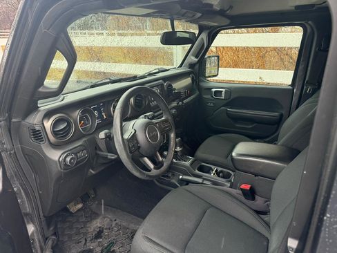 Used 2019 Jeep Wrangler Sport image 29