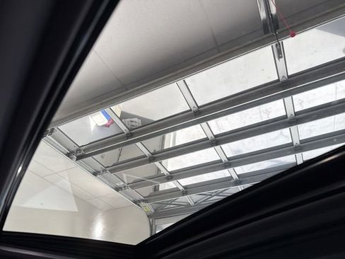 Used 2021 Toyota Avalon Limited image 24