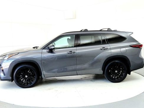 Used 2025 Toyota Highlander XSE AWD/4WD image 3