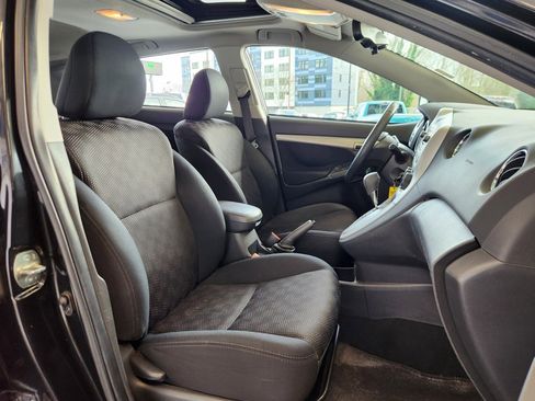 Used 2010 Pontiac Vibe w/ Sun And Sound Package image 10