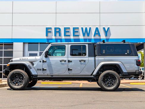 Used 2021 Jeep Gladiator Sport AWD/4WD image 2
