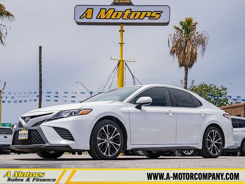 Used 2020 Toyota Camry SE image 1