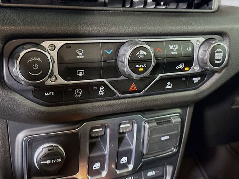 Used 2024 Jeep Wrangler Sport AWD/4WD image 8