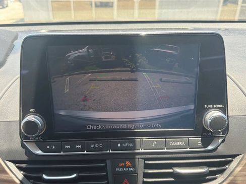 Used 2024 Nissan Altima 2.5 SV FWD image 10